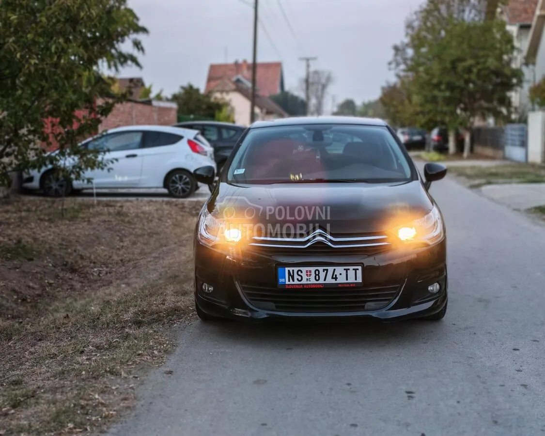 Citroen C4 2011 photo 2