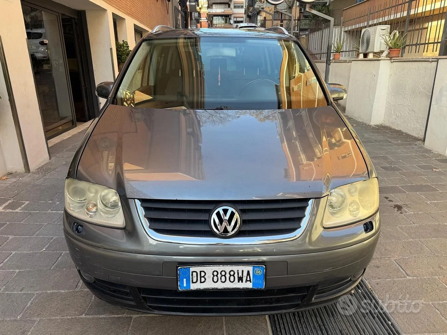 Volkswagen Touran 2006 photo 2
