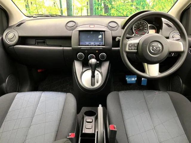Mazda Demio 13C-V 2012 photo 2