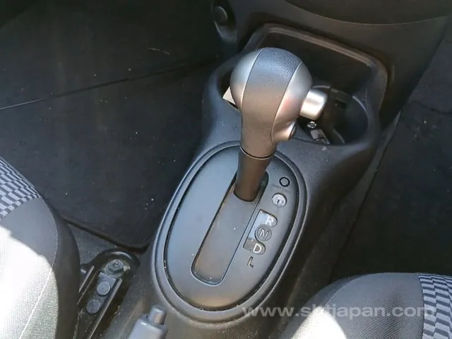 Nissan March 2017 photo 5