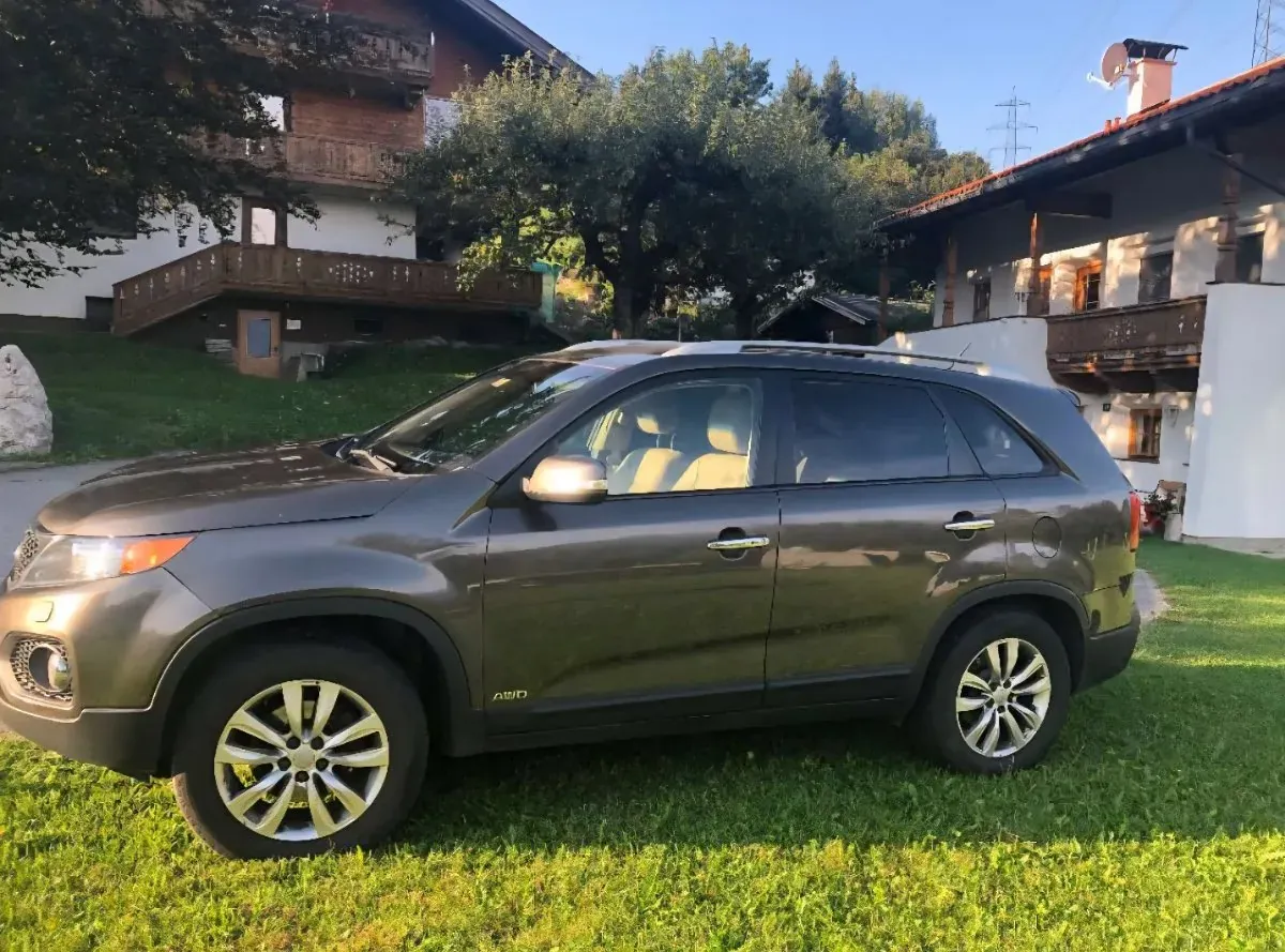 Kia Sorento 2012 photo 2