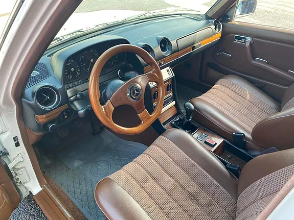 Mercedes-Benz 220 D 1977 photo 5
