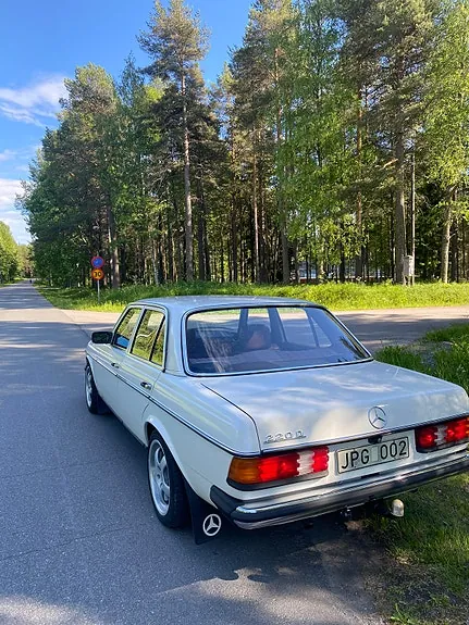 Mercedes-Benz 220 D 1977 photo 2