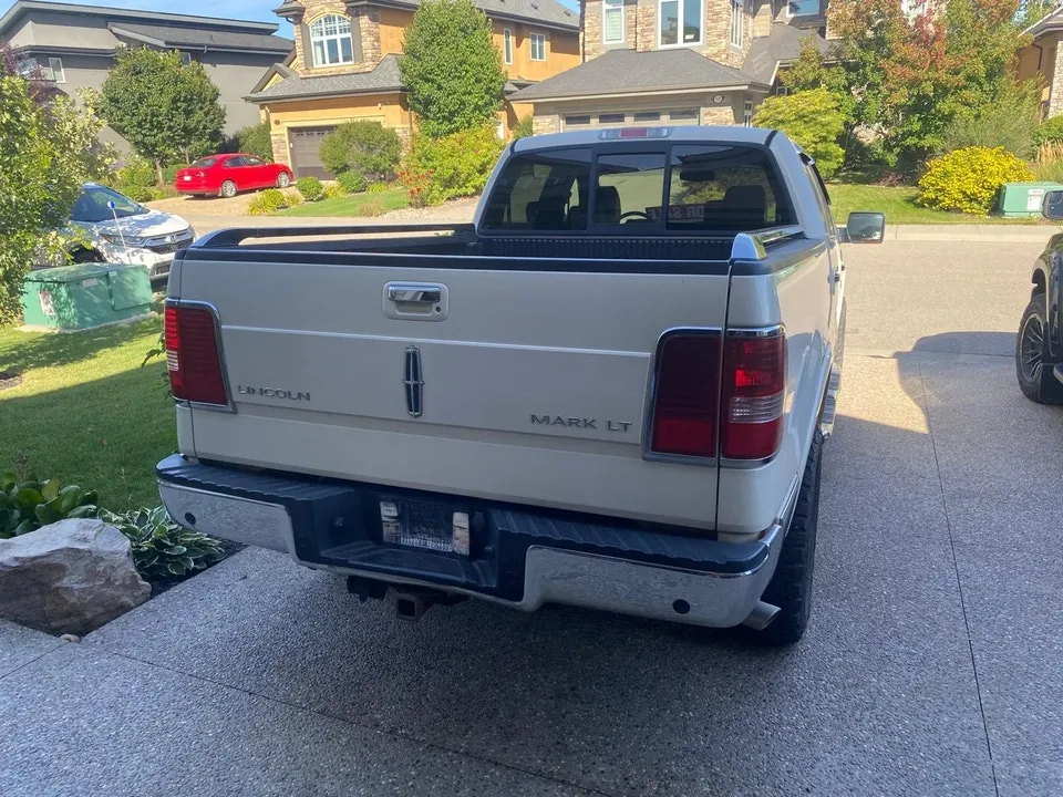 Lincoln Mark Lt 2007 photo 2
