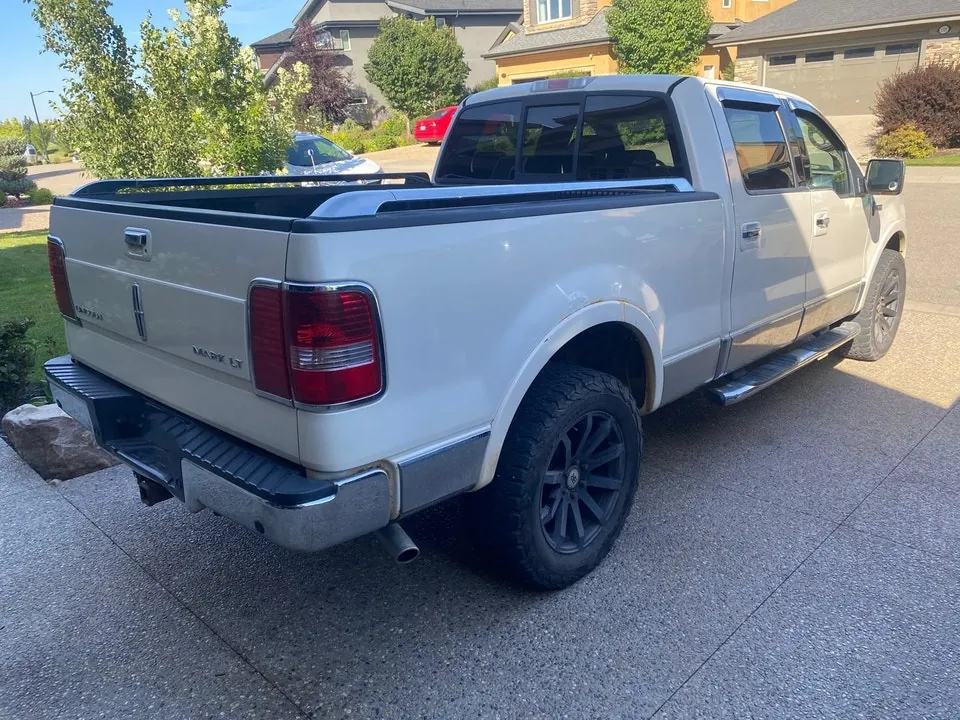 Lincoln Mark Lt 2007 photo 3