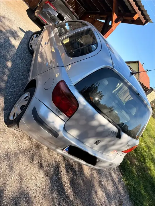 Toyota Yaris 2004 photo 3