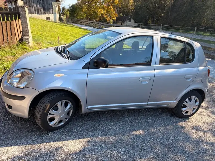 Toyota Yaris 2004 photo 2