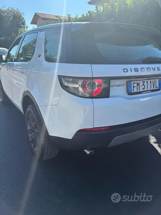 Land Rover Discovery 2018 photo 2