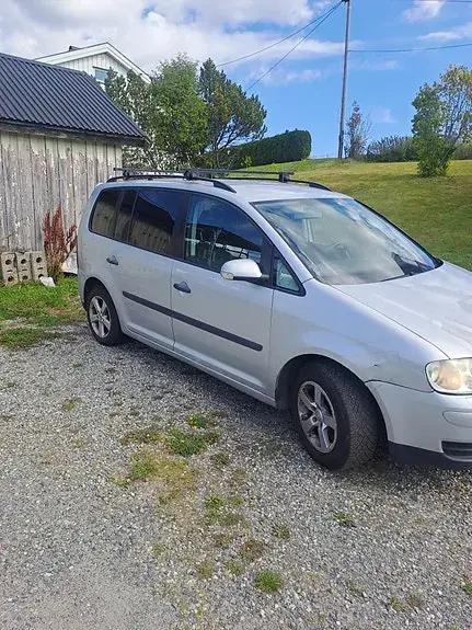 Volkswagen Touran 2004 photo 2