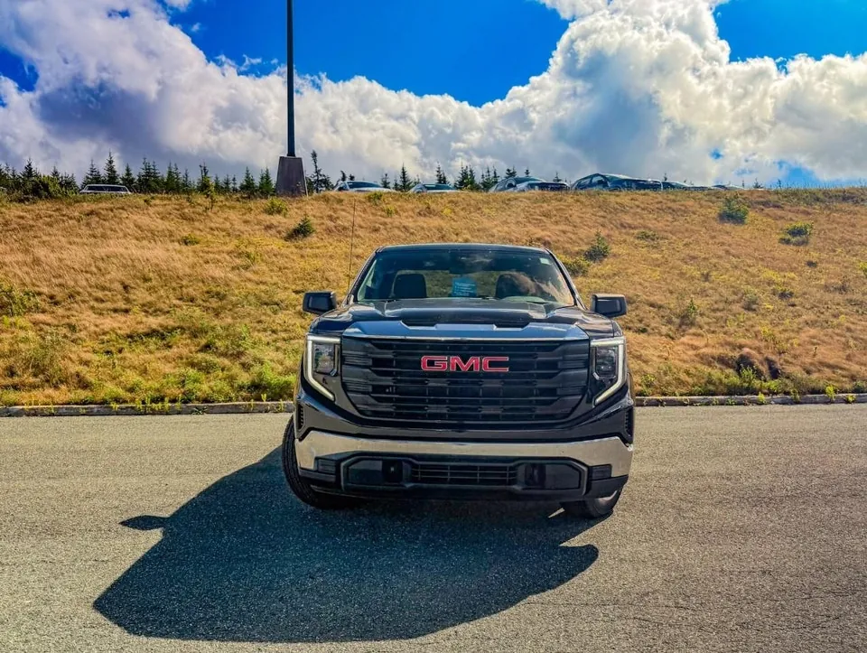 GMC Sierra 1500 2023 photo 2