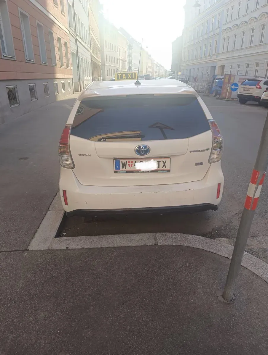 Toyota Prius 2017 photo 3
