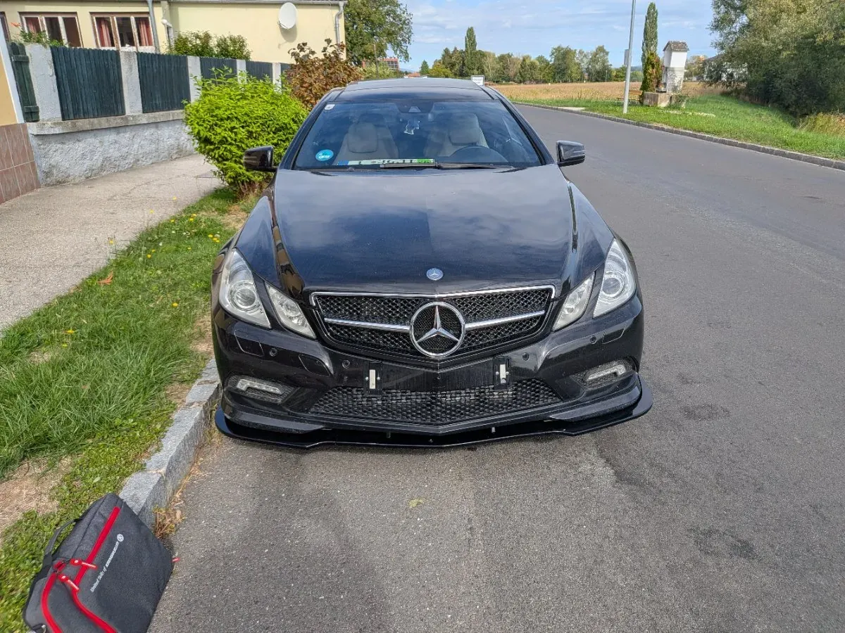 Mercedes-Benz E-Class 2010 photo 2
