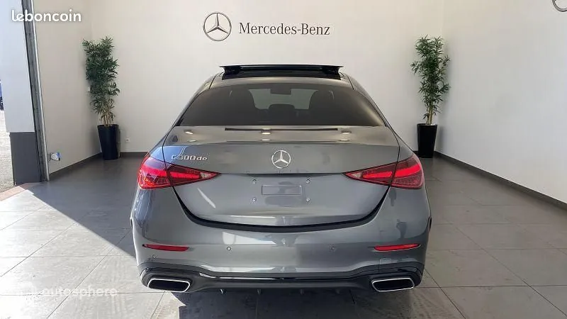 Mercedes-Benz C-Class 2025 photo 4