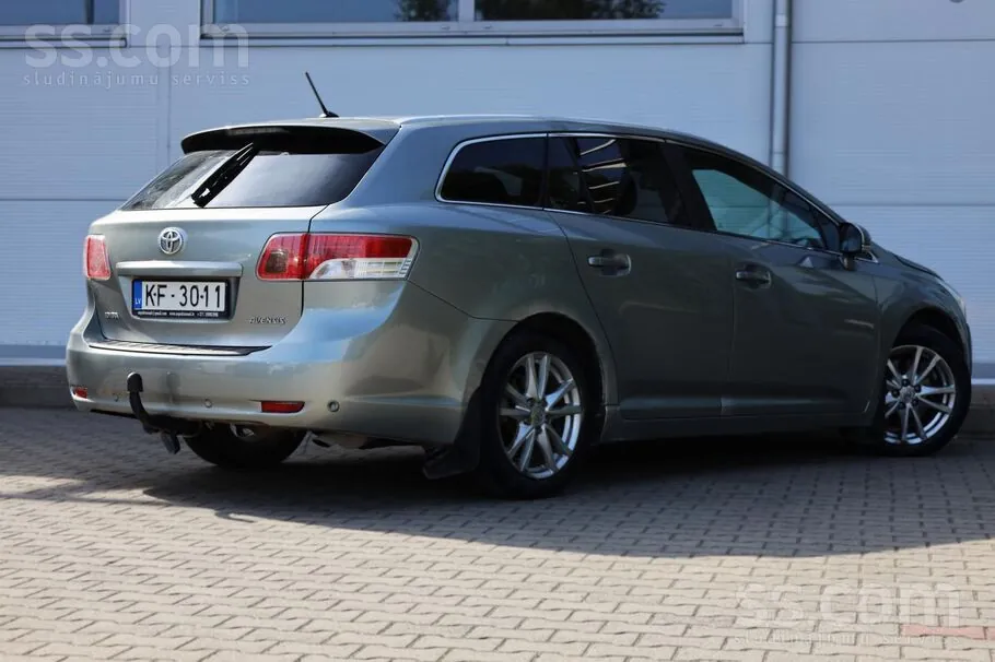 Toyota Avensis 2011 photo 4