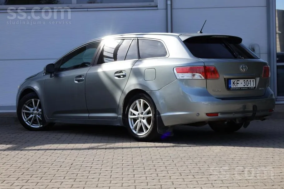 Toyota Avensis 2011 photo 3