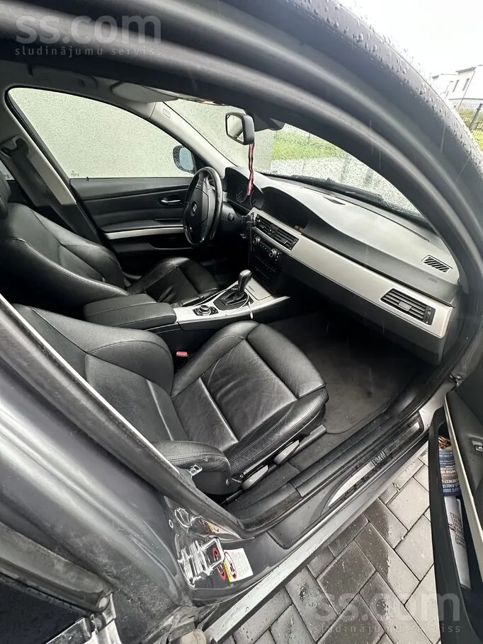 BMW 318 2009 photo 4