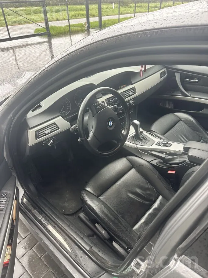 BMW 318 2009 photo 5