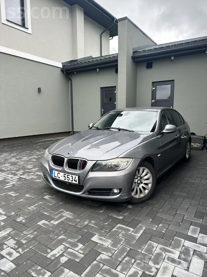 BMW 318 2009 photo 2