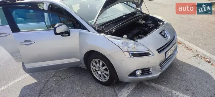 Peugeot 5008 2010 photo 2