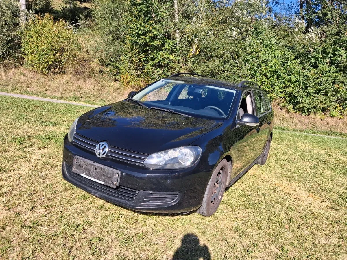 Volkswagen Golf 2010 photo 2