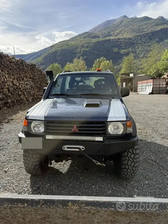 Mitsubishi Pajero 1997 photo 2