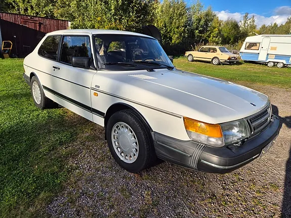 Saab 900