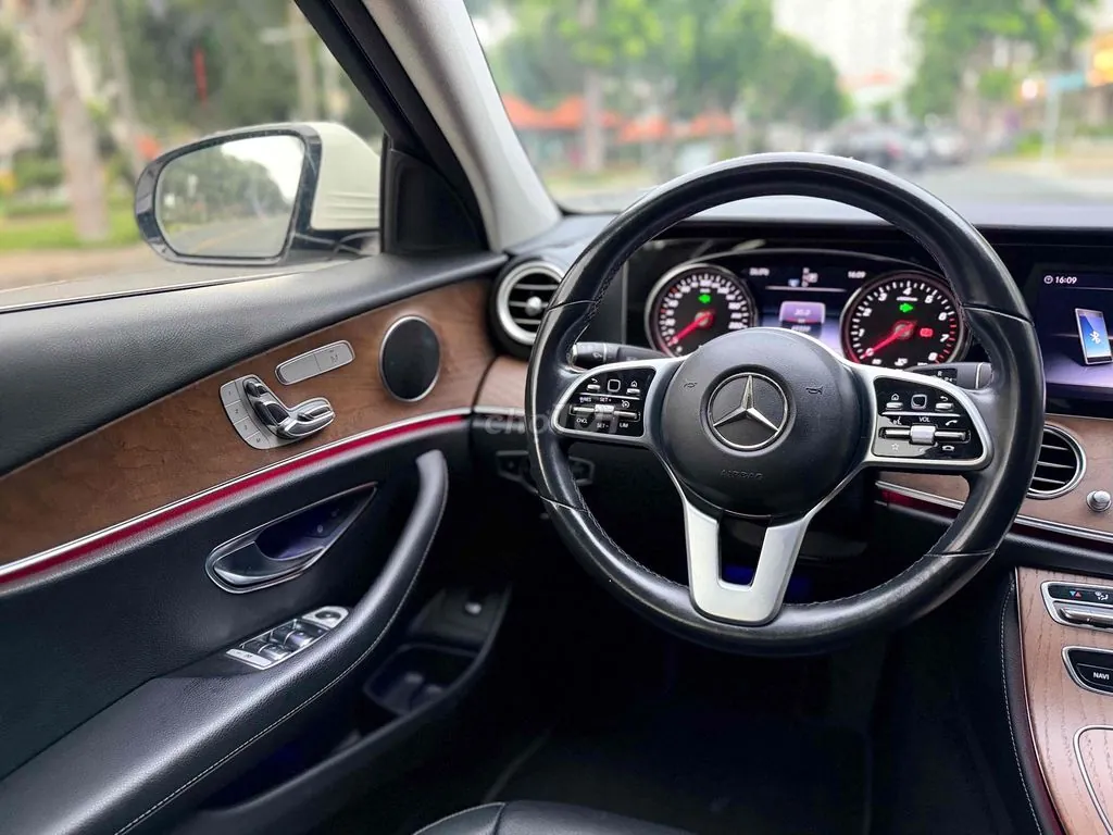 Mercedes-Benz E-Class 2020 photo 5