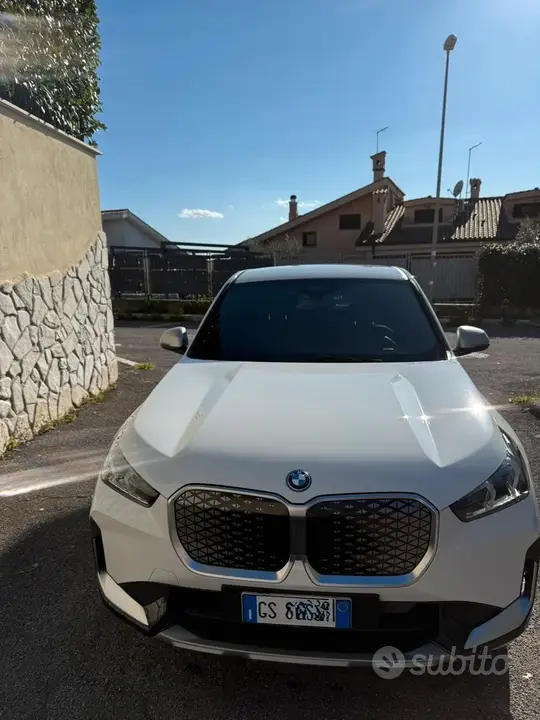 BMW Ix1 2024 photo 2