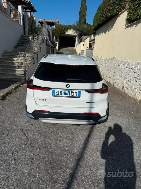 BMW Ix1 2024 photo 3