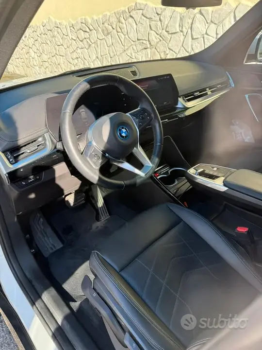 BMW Ix1 2024 photo 4
