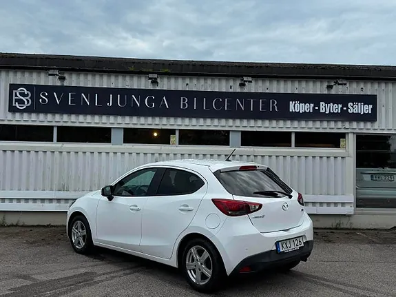 Mazda 2 2015 photo 4