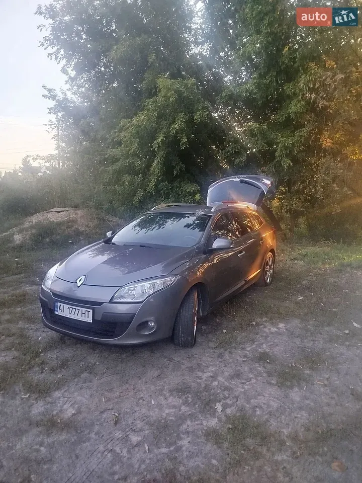 Renault Megane 2011 photo 2