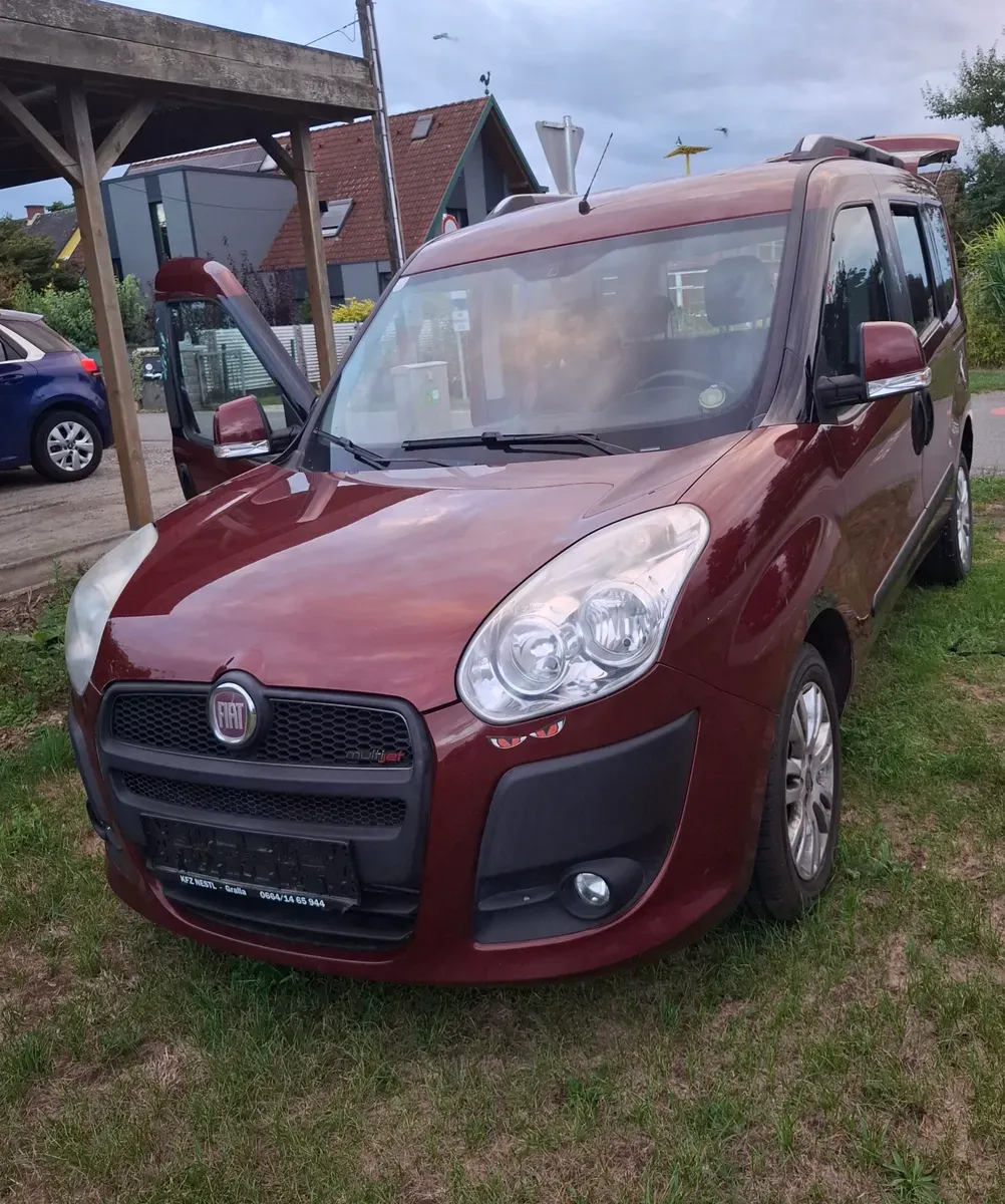 Fiat Doblo 2011 photo 2