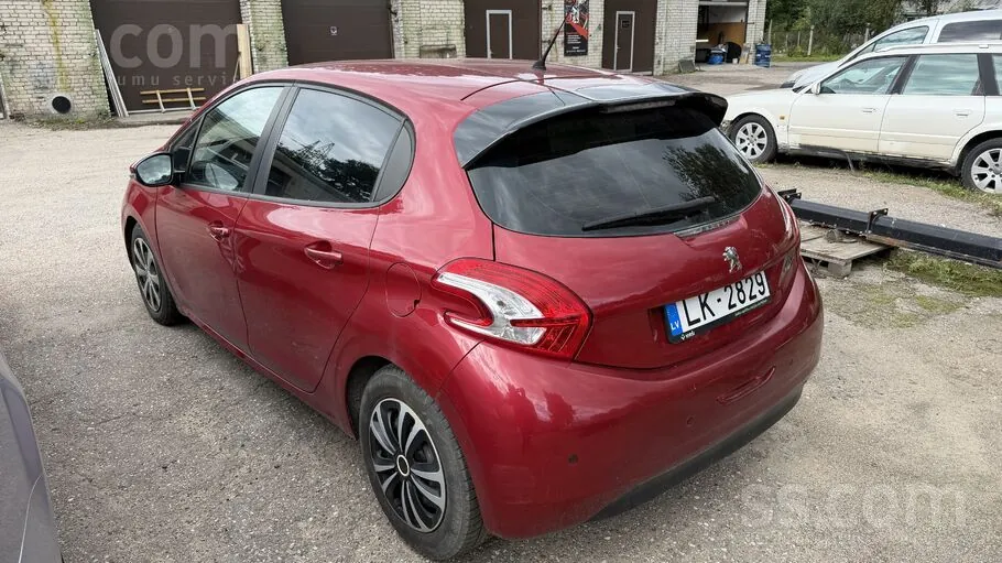 Peugeot 208 2012 photo 4