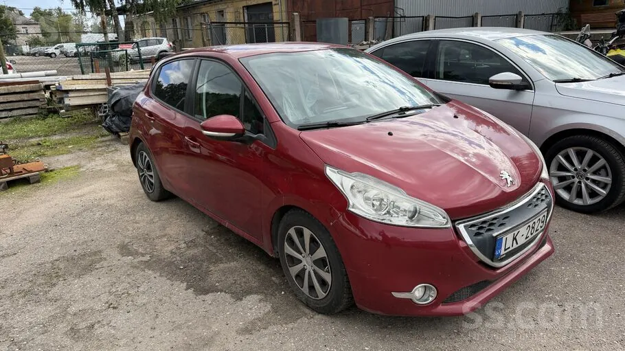 Peugeot 208 2012 photo 2