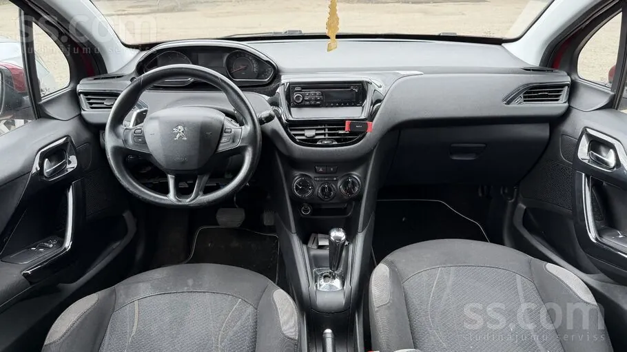 Peugeot 208 2012 photo 5