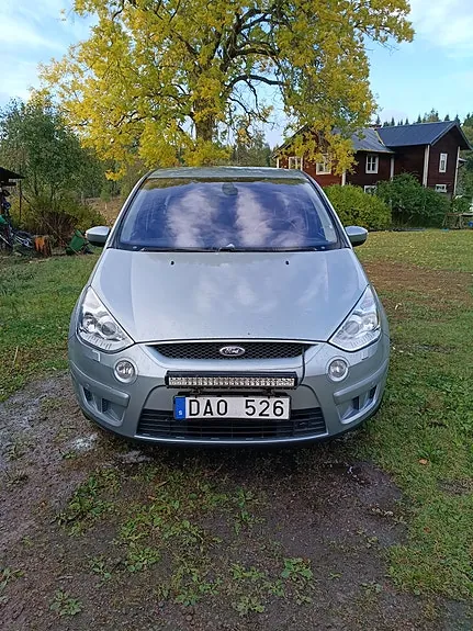 Ford S-Max 2010 photo 2