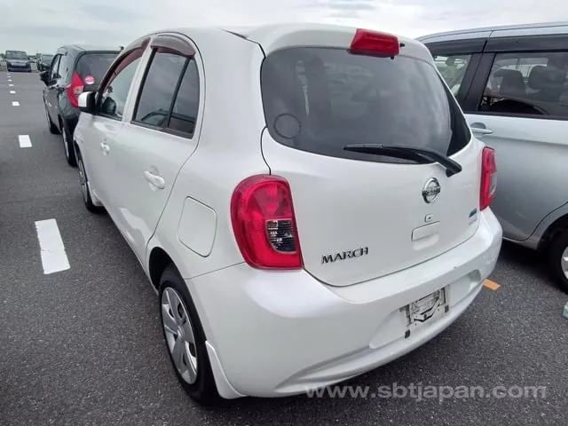Nissan March 2014 photo 3