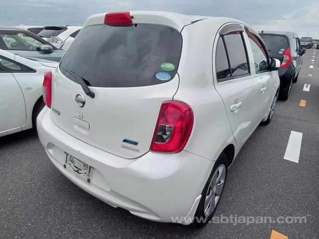 Nissan March 2014 photo 4