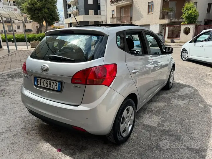 Kia Venga 2014 photo 4
