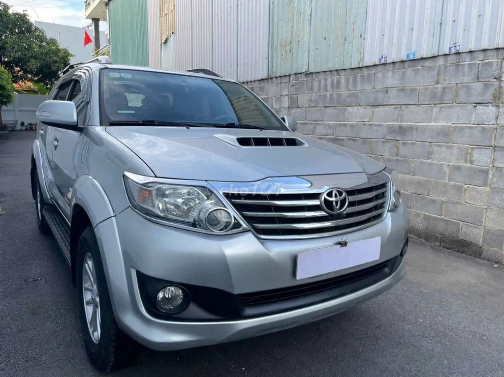 Toyota Fortuner 2013 photo 2