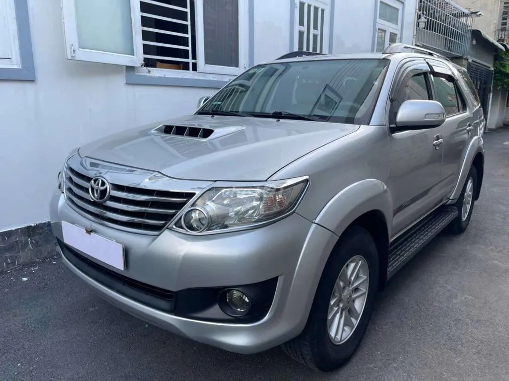 Toyota Fortuner 2013 photo 3