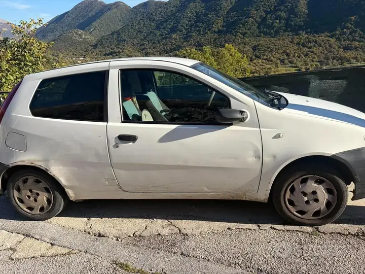 Fiat Punto 2006 photo 2