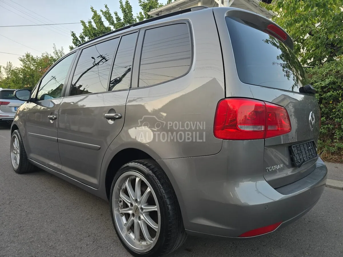 Volkswagen Touran 2011 photo 3
