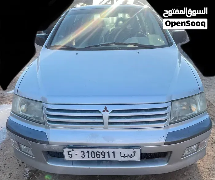 Mitsubishi Space Wagon 2004 photo 3