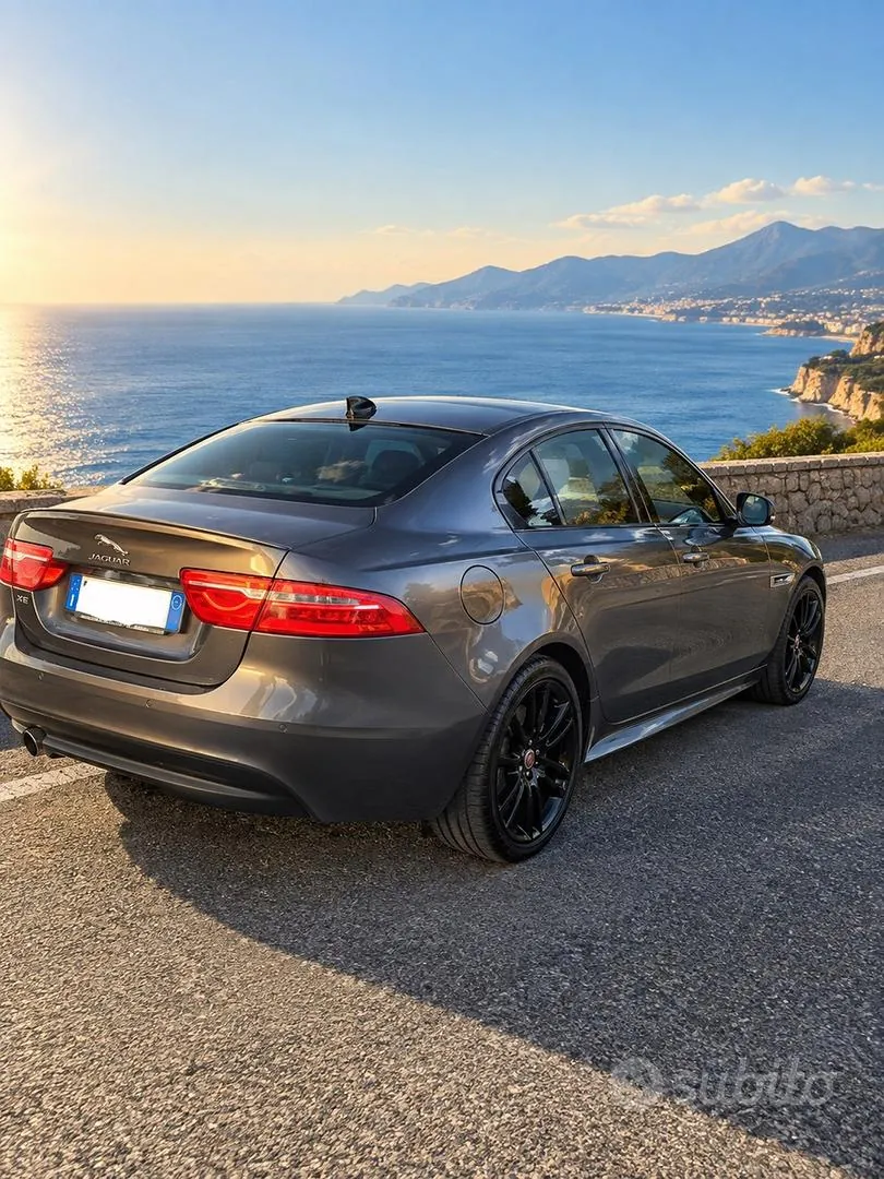 Jaguar Xe 2019 photo 2