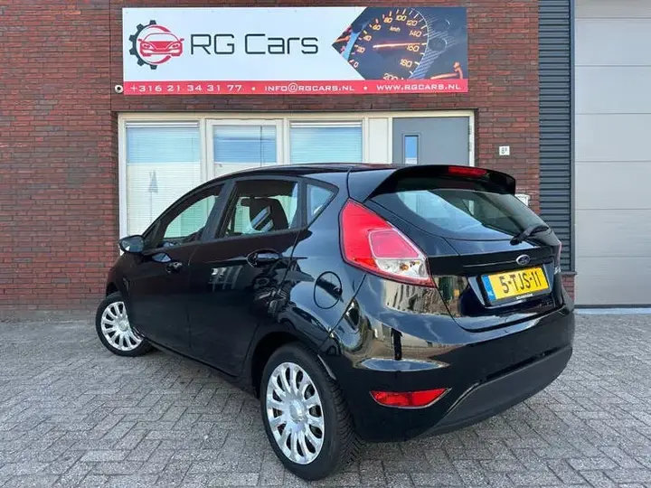 Ford Fiesta 2014 photo 2