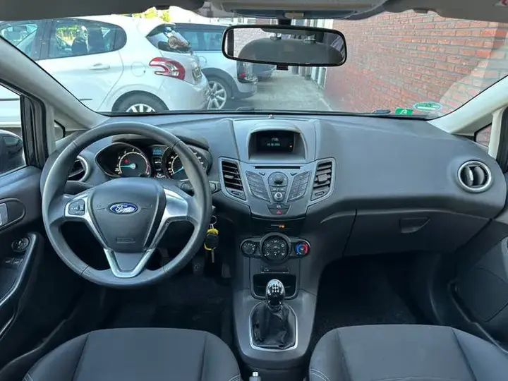 Ford Fiesta 2014 photo 3