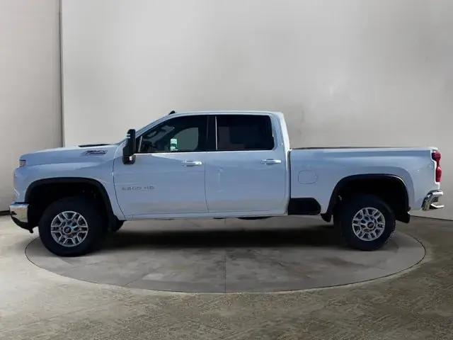 Chevrolet Silverado 2500Hd 2026 photo 2