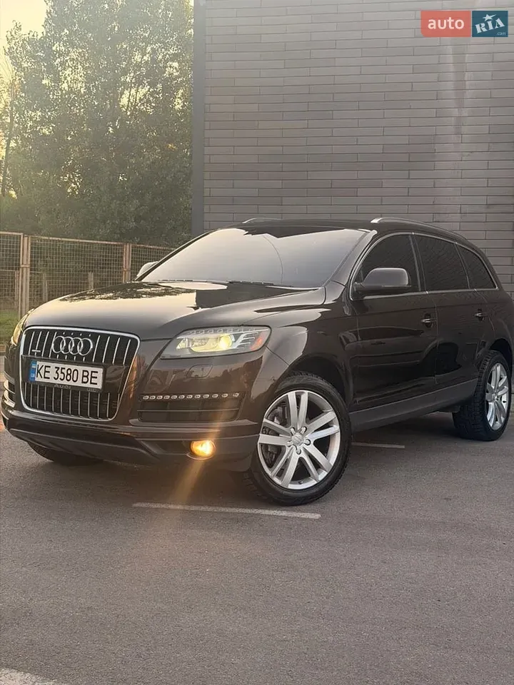Audi Q7 2011 photo 2